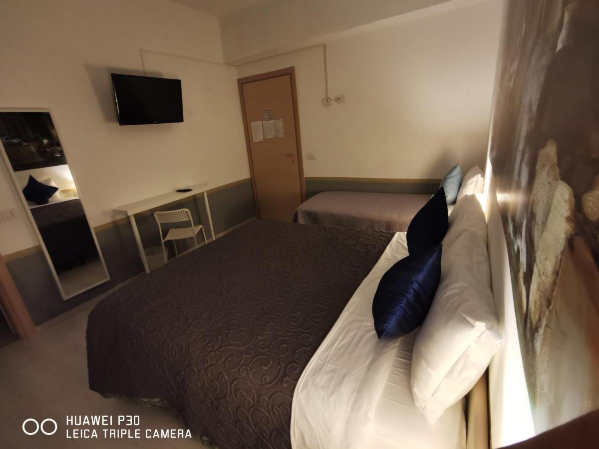 Hotel Domus Viatoris à Rome Extérieur photo